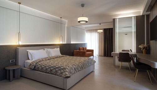 Senior Suite