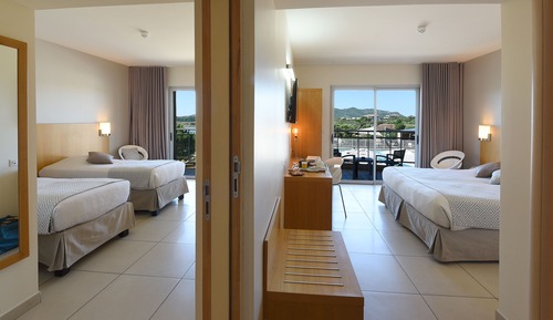 Family Room, Connecting Rooms (2 adults + 2 children)