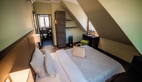 Economy Room, 1 Queen Bed