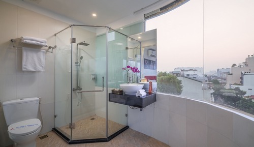 Royal Panorama Suite City View