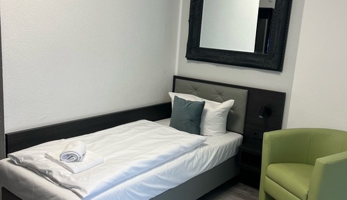Single Room (Busy)