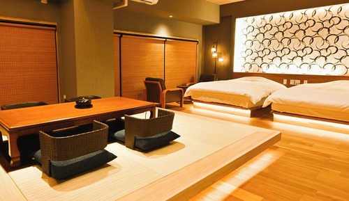 Twin Bedroom with Semi-Open-Air Bath and Sauna
