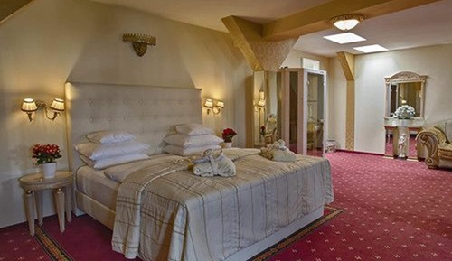 Suite, Jetted Tub