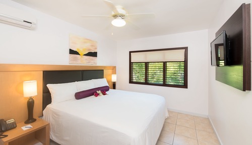 Suite, 1 King Bed with Sofa bed, Pool View
