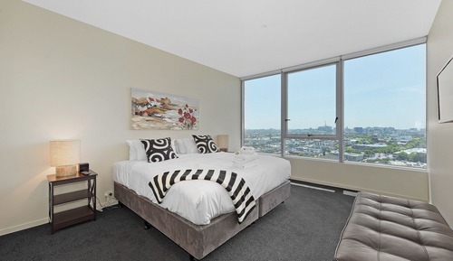 Three Bedroom Luxury VIP Harbour View Apartment (Indoor Pool)