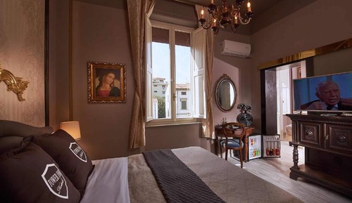 Deluxe Suite, Balcony