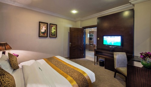 Suite, 3 Bedrooms