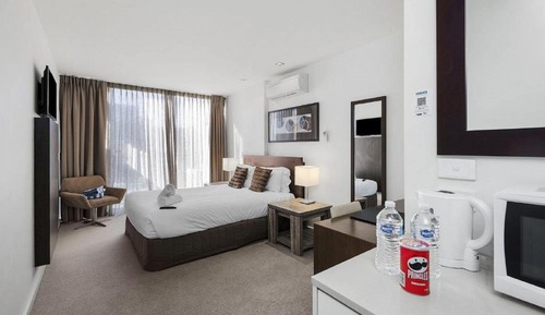 Deluxe Queen Hotel Room