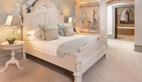Honeymoon Suite