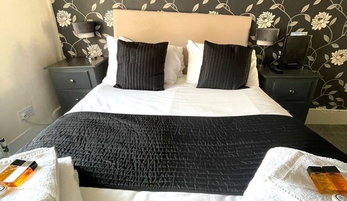 Double Room, Ensuite (Room 08)