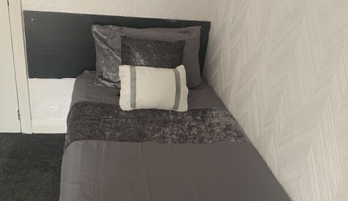 Single Room, Shared Bathroom