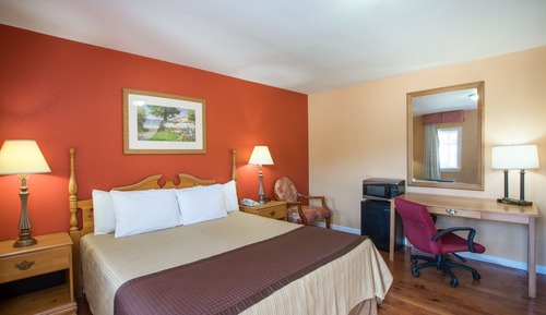 1 King Bed, Hill View, 1 King Bed, Non Smoking