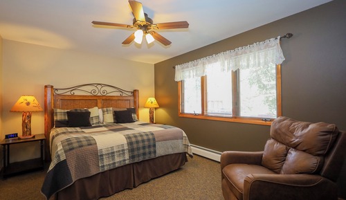 Suite, 1 King Bed (1 Bedroom Kitchenette )