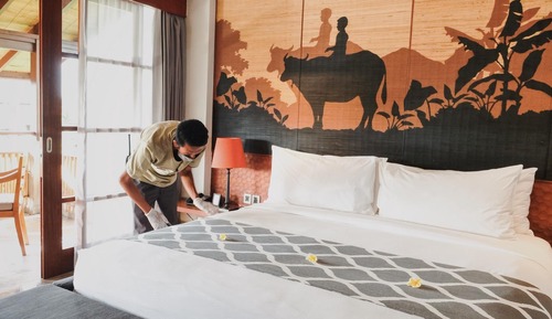 Deluxe Room (With 1 x Airport Transfer)