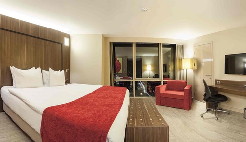 Business Room, 1 King Bed, Smoking, Sea View