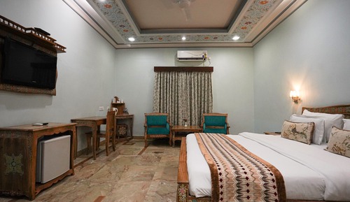 Super Deluxe Pool View Room