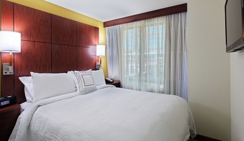Suite, 2 Bedrooms, Non Smoking (Mobility Accessible, Roll-in Shower)