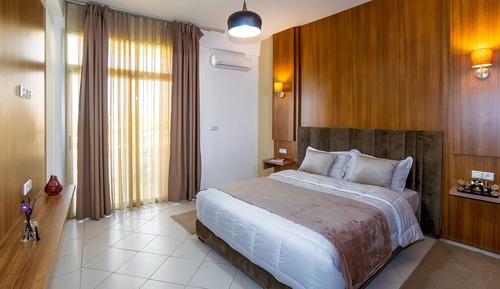 Grand Apartment, City View