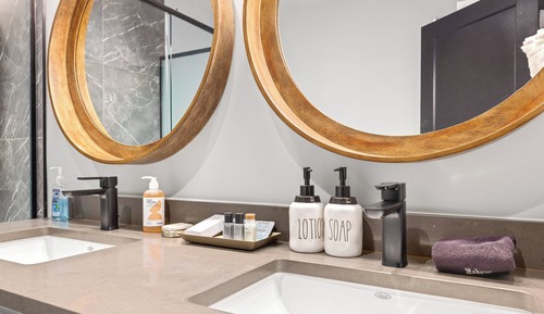 Standard Room, 1 King Bed, Accessible Bathtub (Communications, Accessible Tub)