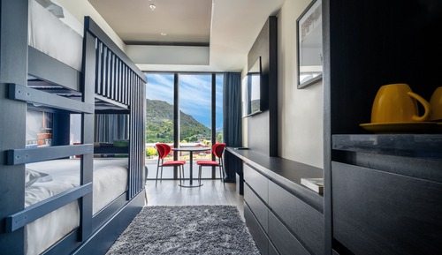 Family Room, Multiple Beds (Family Room, California King)