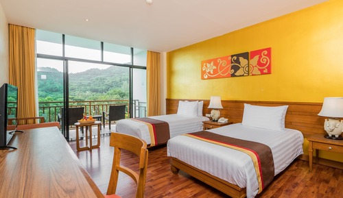 Deluxe Room, Pool View