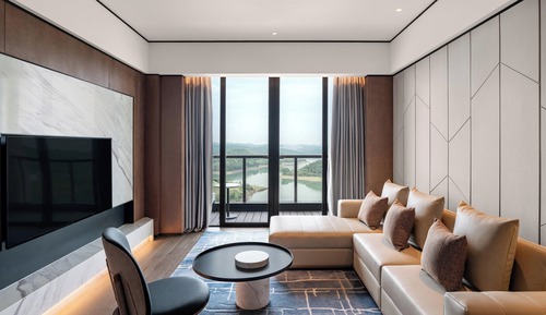Club Suite, 1 Bedroom, Lake View