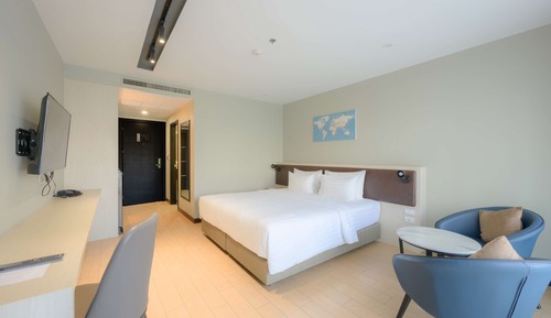 Deluxe Room, Pool View