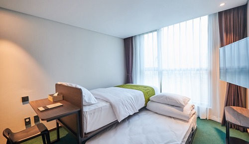 Superior Twin Room, 2 Twin Beds, Mountain View