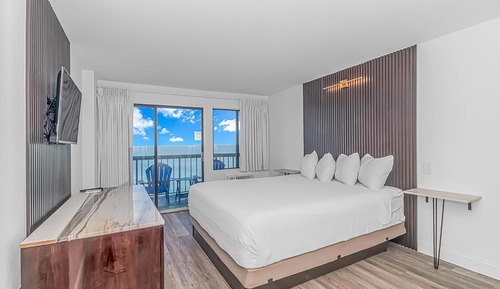 Standard Room, 1 King Bed