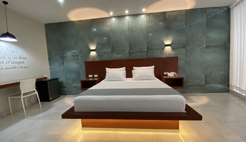 Junior Room, 1 King Bed