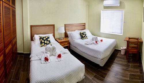 Deluxe Condo, 2 Bedrooms, Kitchen, Beachside