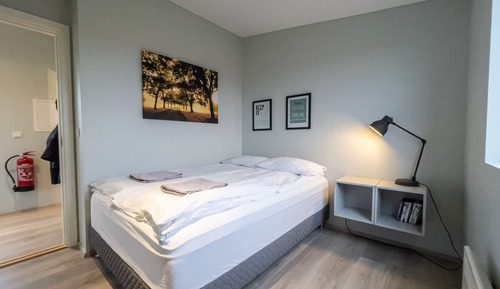 Comfort Cabin, 1 Double Bed with Sofa bed, Hot Tub (7A)