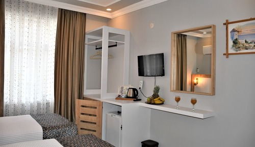 Grand Triple Room