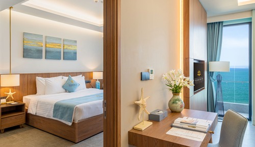 Executive Suite, 1 King Bed, Balcony