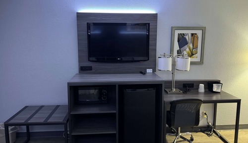 Double Room, 1 King Bed, Accessible, Non Smoking (Mobility Bathtub w/Grab Bars)