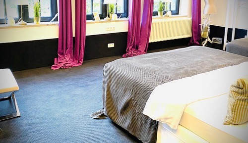 Quadruple Room (corner tub)