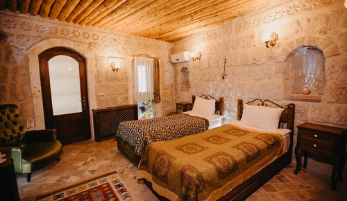 116 - NOAH HEZEN ROOM