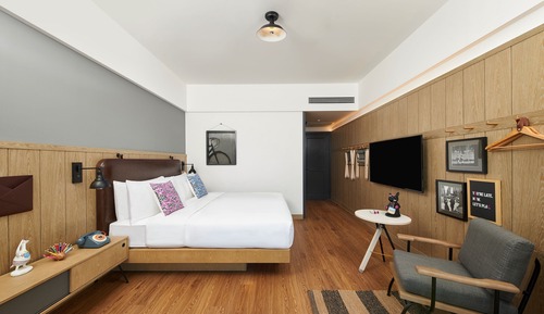 Standard Room, 1 Queen Bed, City View