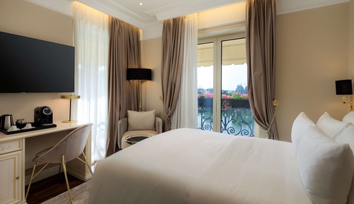 Room, Lake View (Collection)
