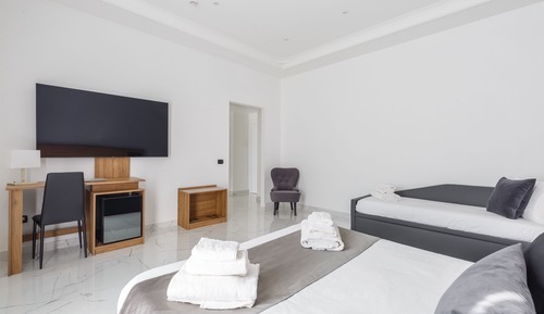Junior Studio Suite