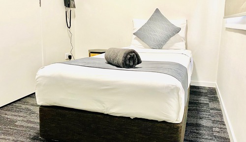 Basic Room, Double Bed (with Shared Kitchen)