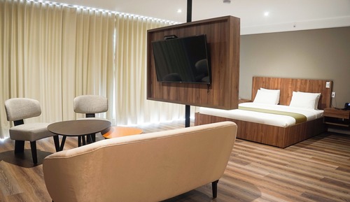 Deluxe Studio Suite
