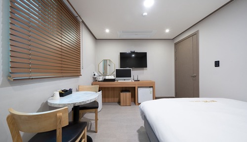 Room (Standard (You can watch Netflix perso)