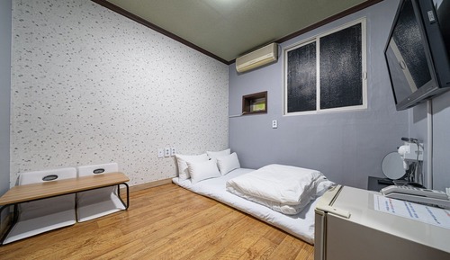 Room (Ondol-No PC (42" TV Netflix Wave YouT)