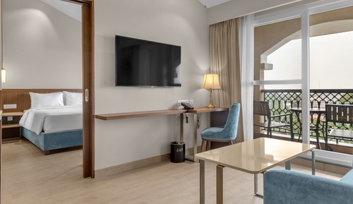 Suite, 1 Queen Bed, Non Smoking, Balcony