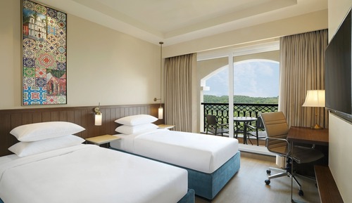 Room, 2 Twin Beds, Non Smoking, Pool View (Balcony)