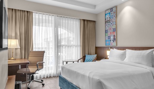 Deluxe Room, 1 Queen Bed, Non Smoking, Balcony