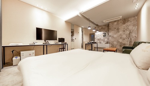Room (Suite)