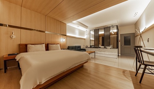 Room (Deluxe room)