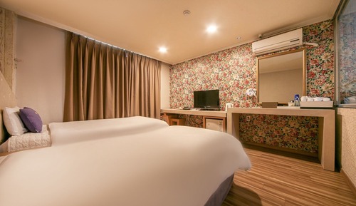 Room (Standard Twin (Free Breakfast for 2 S)